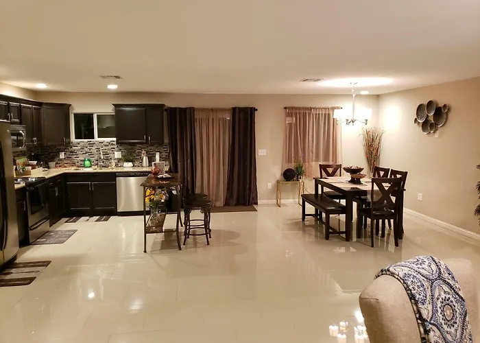 Beautiful 3 Bed/2 Bath Cozy Get Away Home